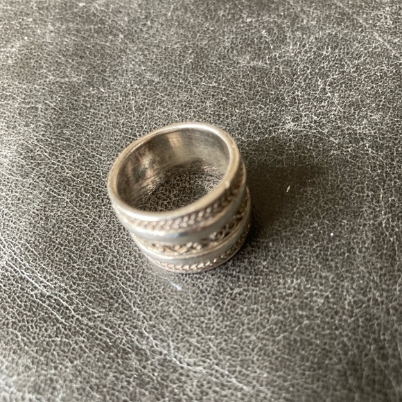 Ring - Picture 3 of 4